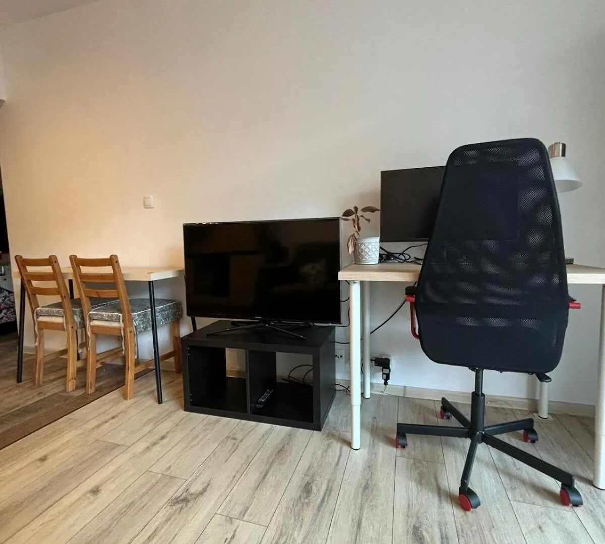 Cozy New Apartment With Balcony 포즈난