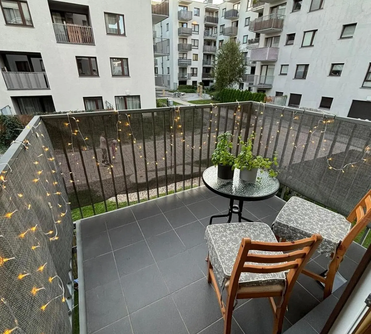 Cozy New Apartment With Balcony의 연락처