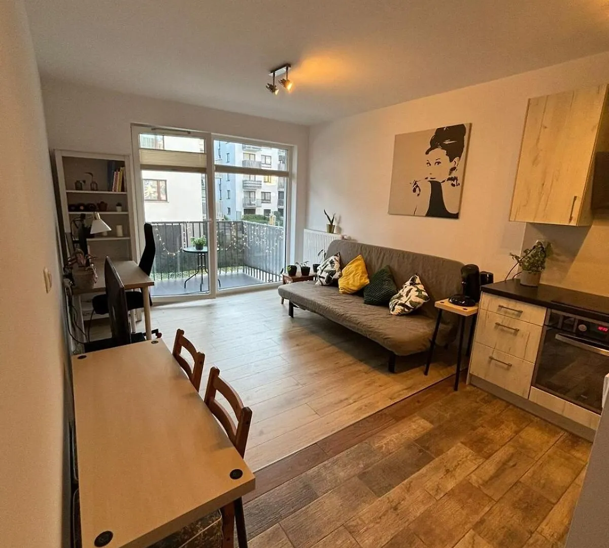 Cozy New Apartment With Balcony 포즈난 폴란드