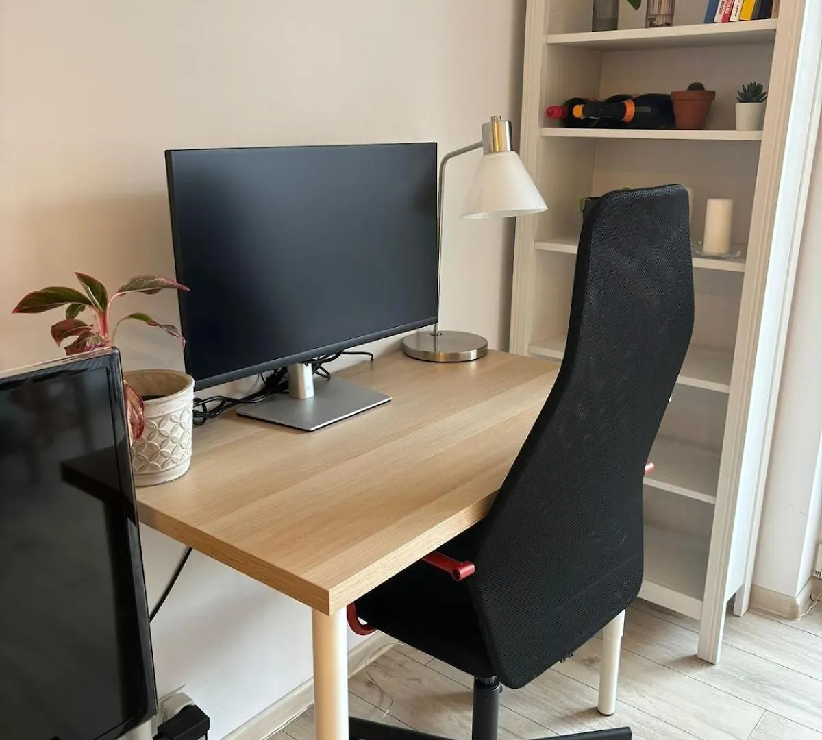 Cozy New Apartment With Balcony 포즈난
